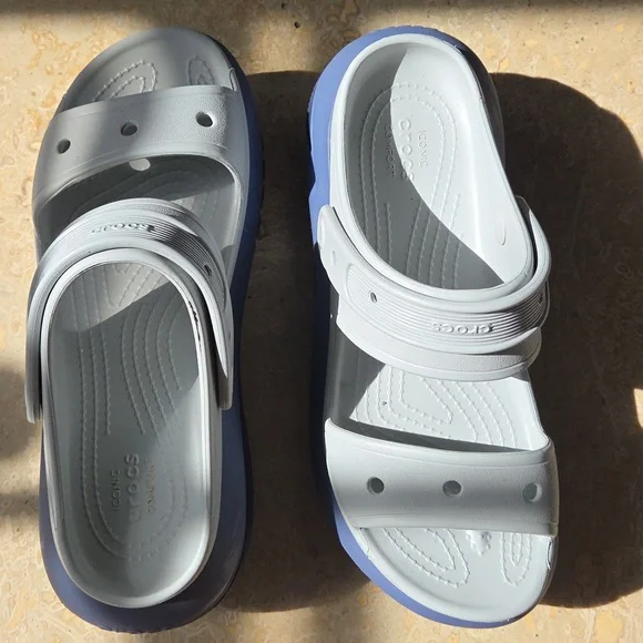 CROCS Platform Sandals - Picture 3 of 8